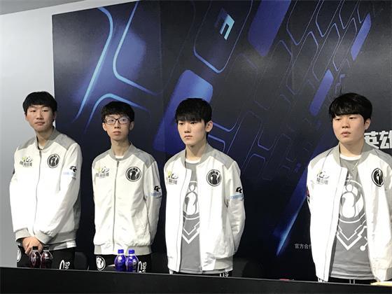 这位年轻的 这位年轻的