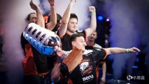 陷入困境 陷入困境